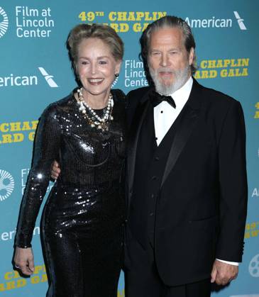 April 29, 2024, New York, New York, USA: Actors SHARON STONE and JEFF BRIDGES seen at the 49th Chaplin Award Gala Honoring Jeff Bridges held at Alice Tully Hall. New York USA - ZUMAk03_ 20240429_zaf_k03_147 Copyright: xNancyxKaszermanx
