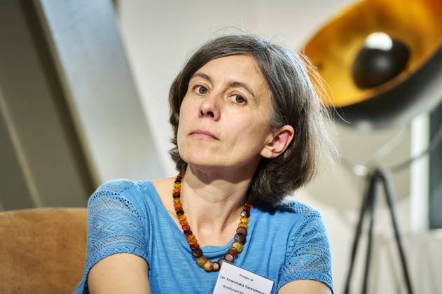 Franziska Tanneberger - Allianz der Pioniere EUR, Deutschland, Berlin, 30.04.2024: Franziska Tanneberger von Greiswald Moor Centrum zur Auftaktveranstaltung Allianz der Pioniere . Die Bundesregierung und Unternehmen setzen auf Paludikultur. Die Initiative toMOORow bündelt das Verbundvorhaben PaludiAllianz und ebnet gemeinsam mit 14 namhaften Unternehmen den Weg für die Wiedervernässung und gleichzeitige (land-) wirtschaftliche Nutzung von Mooren. Paludikultur nennt sich die wirtschaftliche Nutzung von wiedervernässten Mooren.