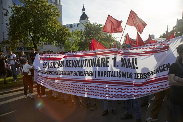 Bilder des Jahres 2024, News 05 Mai News Themen der Woche KW18 News Bilder des Tages Revolutionäre 1. Mai Demonstration, Berlin, Südstern, free palestine,