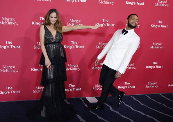 Bilder des Jahres 2024, Entertainment 05 Mai Entertainment Themen der Woche KW18 Entertainment Bilder des Tages Chrissy Teigen and John Legend arrive on the red carpet at The King s Trust 2024 Global Gala at Cipriani South Street on Thursday, May 2, 2024 in New York City.  NYP20240502104 JohnxAngelillo