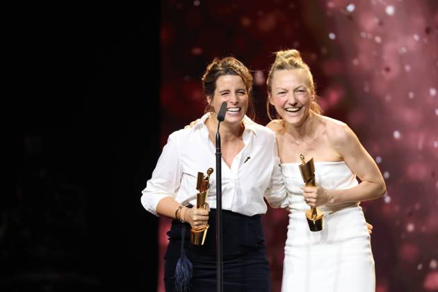 Deutscher Filmpreis 2024 BESTES MASKENBILD Alisza Pfeifer, Christina Baier · GIRL YOU KNOW IT™S TRUE bei der Verleihung der Lola - Deutscher Filmpreis 2024 im Theater am Potsdamer Platz in Berlin 03.05.2024 Copyright: xEventpressx