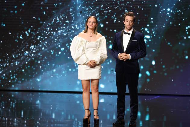 Deutscher Filmpreis 2024 Tobias Krell (Checker Tobi) und Jasna Fritzi Bauer bei der Verleihung der Lola - Deutscher Filmpreis 2024 im Theater am Potsdamer Platz in Berlin 03.05.2024 Copyright: xEventpressx