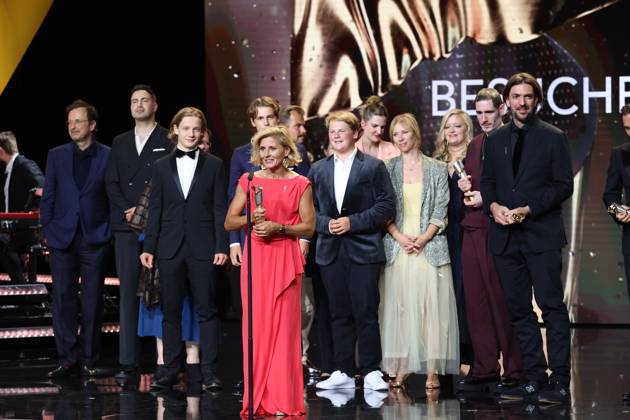 Deutscher Filmpreis 2024 BESUCHERSTÄRKSTER FILM - 3 Fragezeichen bei der Verleihung der Lola - Deutscher Filmpreis 2024 im Theater am Potsdamer Platz in Berlin 03.05.2024 Copyright: xEventpressx
