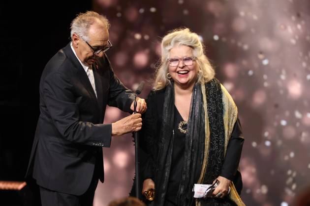 Deutscher Filmpreis 2024 Dieter Kosslick und EHRENPREIS Hanna Schygulla bei der Verleihung der Lola - Deutscher Filmpreis 2024 im Theater am Potsdamer Platz in Berlin 03.05.2024 Copyright: xEventpressx