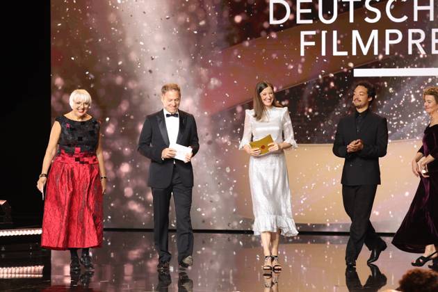 Deutscher Filmpreis 2024 Claudia Roth, Florian Gallenberger, Alexandra Maria Lara bei der Verleihung der Lola - Deutscher Filmpreis 2024 im Theater am Potsdamer Platz in Berlin 03.05.2024 Copyright: xEventpressx