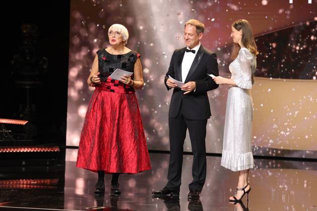Deutscher Filmpreis 2024 Claudia Roth, Florian Gallenberger, Alexandra Maria Lara bei der Verleihung der Lola - Deutscher Filmpreis 2024 im Theater am Potsdamer Platz in Berlin 03.05.2024 Copyright: xEventpressx