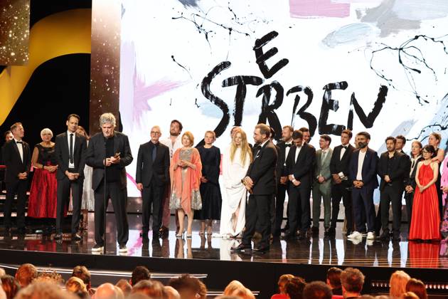 Deutscher Filmpreis 2024 BESTER SPIELFILM GOLD Sterben bei der Verleihung der Lola - Deutscher Filmpreis 2024 im Theater am Potsdamer Platz in Berlin 03.05.2024 Copyright: xEventpressx