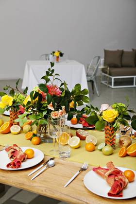 Colorful dining table with a fresh citrus and floral theme. Palm Springs, California, United States R_XPKR240426U-1413293-01