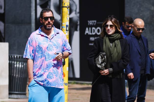 Milan, Celebrity Sightings - Adam Sandler and Jackie Sandler go shopping in Via Monte Napoleone during a day off from set Milan, Celebrity Sightings - Adam Sandler and Jackie Sandler go shopping in Via Monte Napoleone during a day off from set. In the photo: Adam Sandler and Jackie Sandler walk through the streets of the center on a day off from filming Milan Italy  Copyright: xIPA ABACAx