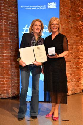 Dr. Maria Furtwängler und Ulrike Scharf Verleihung der Bayerischen Staatsmedaille für soziale Verdienste 2024 Heilige Hofkirche München 07. Mai 2024