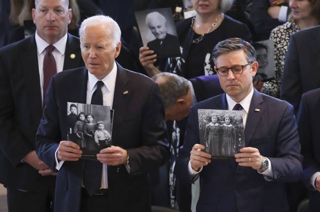 Bilder des Jahres 2024, News 05 Mai News Themen der Woche KW19 News Bilder des Tages United States President Joe Biden, left, and Speaker of the US House of Representatives Mike Johnson (Republican of Louisiana), right, hold up pictures of people who died during the Holocaust during US Holocaust Memorial Museum’s Days of Remembrance ceremony at the US Capitol Building in Washington, DC, USA, 07 May 2024. Biden delivered a speech on antisemitism during the annual commemoration of the Holocaust. Copyright: xCNPx xMediaPunchx