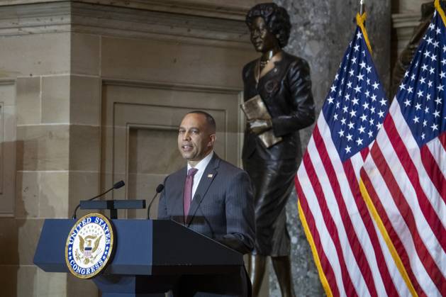 News Bilder des Tages May 8, 2024, Washington, District Of Columbia, USA: United States House Minority Leader Hakeem Jeffries (Democrat of New York) offers remarks as Congressional Leaders host a Statue Dedication ceremony honoring Daisy Bates of Arkansas, in Statuary Hall at the U.S. Capitol in Washington, DC, Wednesday, May 8, 2024 Washington USA - ZUMAs152 20240508_faa_s152_091 Copyright: xRodxLamkeyx