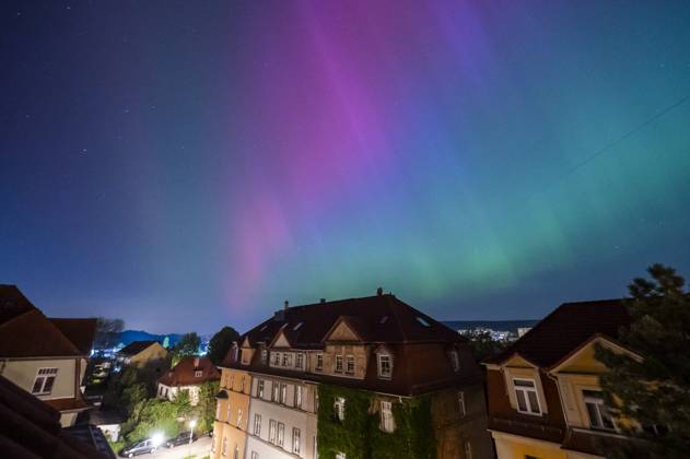 Bilder des Jahres 2024, News 05 Mai News Themen der Woche KW19 11.05.2024 Weimar: Stark ausgeprägte Polarlichter (Aurora borealis) waren am gegen Mitternacht bis nach Mittelthüringen (hier in Weimar) zu sehen.