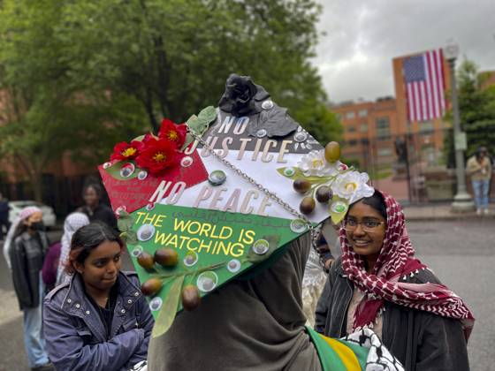 May 10, 2024, Washington, District Of Columbia, USA: A college grads mortarboard shows her solidarity with her Palestinian homeland. The colors represent the Palestinian flag, with statements such as the whole world is watching addressing the ongoing war between Israel and Hamas. Washington USA - ZUMAd155 20240510_znp_d155_002 Copyright: xSuexDorfmanx