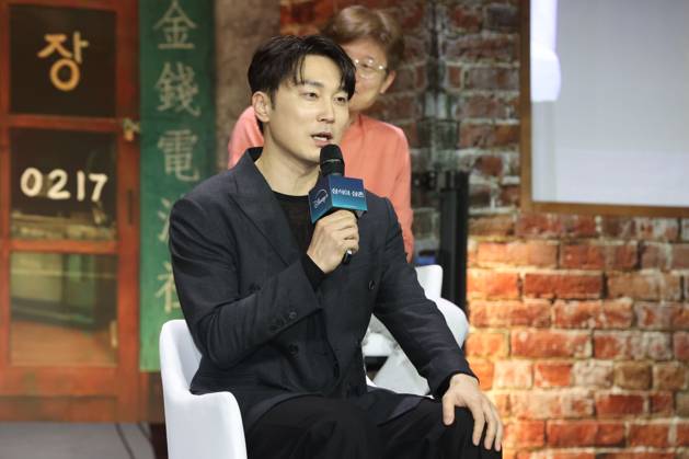 S. Korean actor Seo Hyun-woo S. Korean actor Seo Hyun-woo South Korean actor Seo Hyun-woo, who stars in the new web drama Uncle Samsik, an original series by Disney+, speaks during a publicity event in Seoul on May 8, 2024. The first episode of the series will be available on May 15. (Yonhap) 2024-05-09 09:32:04 < 1980-2024 YONHAPNEWS AGENCY. .> ¼¿ïƯº°½Ã EDITORIAL USE ONLY Copyright: xx PYH2024050821370034400 YonhapxNewsx yonphotos230587