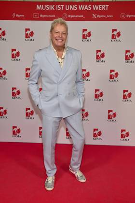 36. Fred Jay Preis der GEMA in Berlin Uwe Fahrenkrog-Petersen Ankunft, roter Teppich im bcc Berlin der 36. Fred Jay Preis 2024 im Rahmen des GEMA Mitgliederfestes in Berlin 14.05.2024