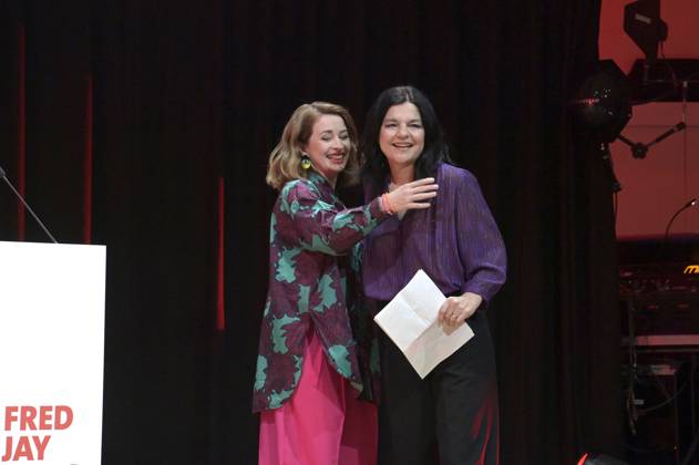 Loretta Stern und Jasmin Tabatabai bei der Verleihung des Fred Jay Preises 2024 im bcc Berlin Congress Center. Berlin, 14.05.2024