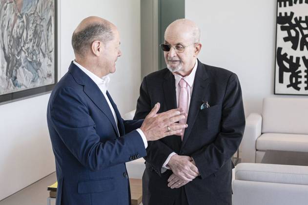 News Bilder des Tages Berlin, Deutschland, 16.05.2024: Bundeskanzleramt: Olaf Scholz und Salman Rushdie