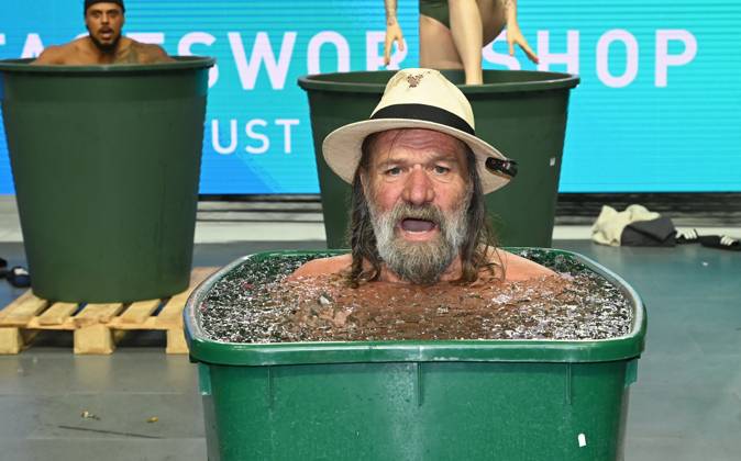 Der Extremsportler und Motivationstrainer Wim Hof, auch bekannt als The Iceman, bei der Pressekonferenz zum Tagesworkshop Eisbaden, die Wim Hof Methode, der am 03.08.2024 in der LanxessArena stattfindet.