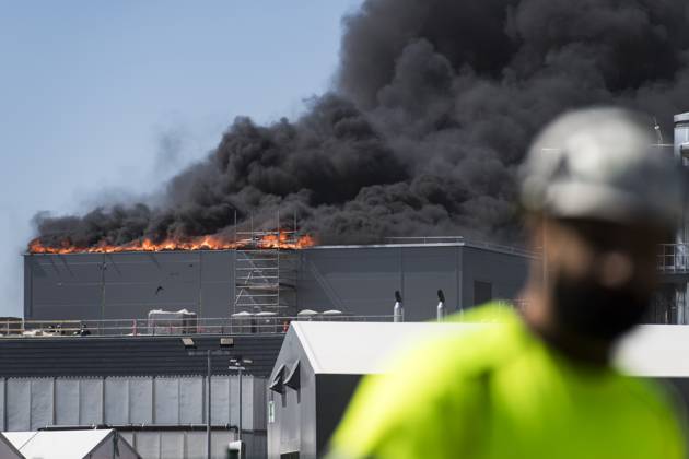 News Bilder des Tages A fire at a construction site at Novo Nordisk in Kalundborg Thursday afternoon, May 16, 2024. The fire sent black smoke over the city of Kalundborg. Police advised to stay away from the area and go inside. , Kalundborg Denmark Copyright: JokumxTordxLarsenx spdk20240516-142309-L