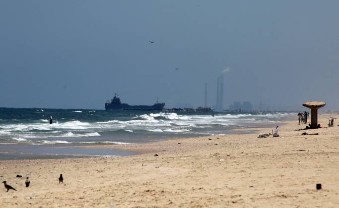 News Bilder des Tages United States Navy ships anchor off the coast of Gaza to operate for floating pier project in Gaza United States Navy ships anchor off the coast of Gaza to operate for floating pier project in Gaza on May 16, 2024. Photo by Omar Ashtawy apaimages Gaza city Gaza Strip Palestinian Territory 160524_Gaza_OSH_00(59) Copyright: xapaimagesxOmarxAshtawyx xapaimagesx