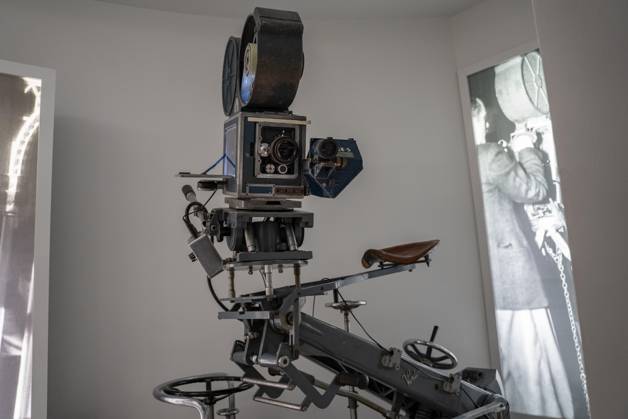 Berlin-Mitte Themenbild - Technicolor Kamera auf einem Dolly im Museum Deutsche Kinemathek, Berlin, 12.05.2024 Themenbild - Technicolor Kamera auf einem Dolly im Museum Deutsche Kinemathek, Berlin, 12.05.2024 Drei Farben Kamera von Technicolor auf einem Kamera-Dolly in der Ausstellung vom Museum Deutsche Kinemathek Museum fuer Film und Fernsehen im Sony Center am Potsdamer Platz, Berlin. Copyright: xEibner-Pressefoto JonasxLohrmannx EP_JLN