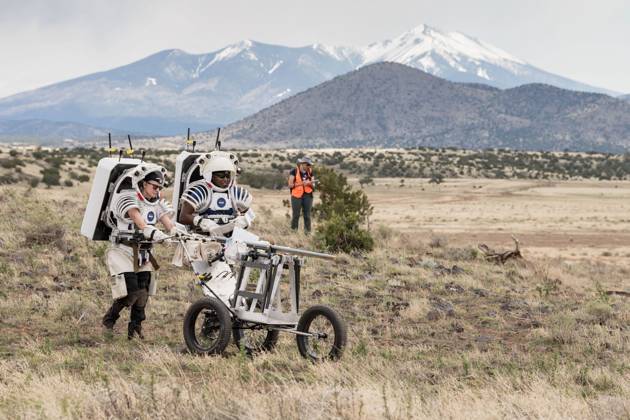 NASA astronauts are gearing up to explore the Moon by practicing in the Arizona desert. The week-long field test took place in the lunar-like landscape of the San Francisco Volcanic Field near Flagstaff. According to NASA, the exercise builds on previous field tests and represents the most realistic Artemis moonwalk mission simulation to date. Astronauts Kate Rubins and Andre Douglas are serving as crewmembers, wearing mockup spacesuit systems as they navigate through the desert, completing various technology demonstrations, hardware tests, and science-related operations for Artemis. NASA conducts field tests to simulate missions and prepare for deep space destinations. The Arizona desert has been a training ground for lunar exploration Copyright: xx coverimg53749738