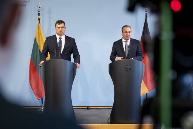 News Bilder des Tages Boris Pistorius (SPD), Bundesminister der Verteidigung und Laurynas Kasciunas litauischer Verteidigungsminister aufgenommen im Rahmen einer gemeinsamen Pressekonferenz im BMVg in Berlin, 16.05.2024. Berlin Deutschland Copyright: xLorenzxHuterxphotothek.dex