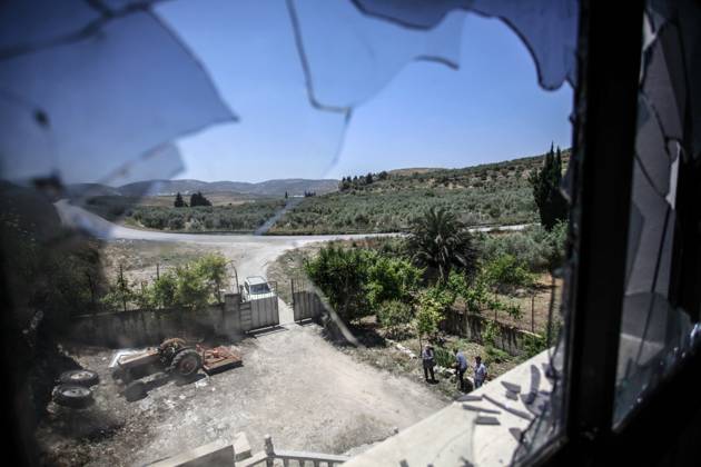 News Bilder des Tages Palestinian Israeli Conflict - 16 May 2024 General view of destroyed home and a car, which was burned by settlers from the Jewish settlement of Homesh, in the village of Burqa in the northern West Bank. Nablus Palestine Copyright: xNasserxIshtayehx xSOPAxImagesx NIshtayeh17