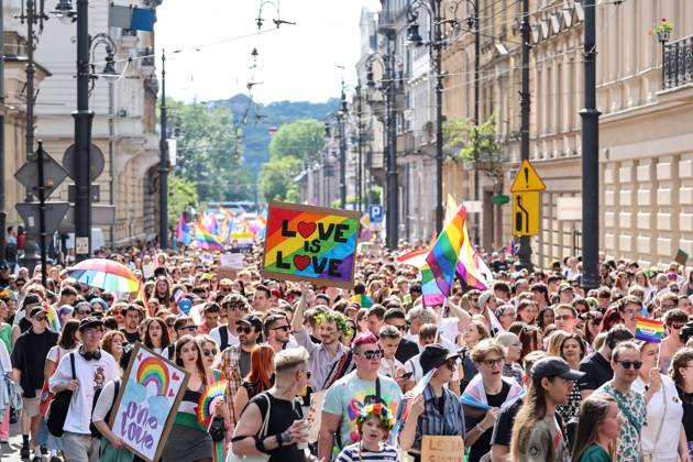 Bilder des Jahres 2024, News 05 Mai News Themen der Woche KW20 News Bilder des Tages Entertainment Bilder des Tages May 18, 2024, Krakow, Malopolskie, Poland: Participants walk in the 20th Pride Parade in Krakow as they may feel more relaxed after a more centro-liberal party won power after 8 years of right-wing rules. Pride Parades in Poland had a history of violent attacks in the past while the current government is happy to join the parades. Krakow Poland - ZUMAs197 20240518_aaa_s197_133 Copyright: xDominikaxZarzyckax