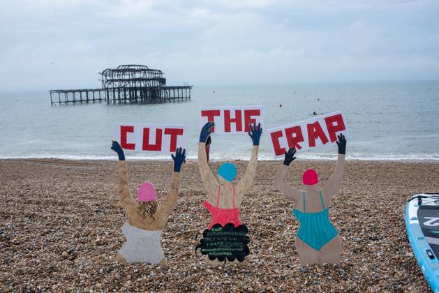 Bilder des Jahres 2024, News 05 Mai News Themen der Woche KW20 Entertaintment Bilder des Tages May 18, 2024, Brighton, United Kingdom: Human shaped placards stand at the Brighton Beach during the demonstration. Surfers Against Sewage organised a day of national protest around the country to campaign against the water companies damping sewage into the British rivers and seas. Surfers, dippers, paddle boarders and sea swimmers joined the demonstration in Brighton, UK. Brighton United Kingdom - ZUMAs197 20240518_aaa_s197_138 Copyright: xKrisztianxElekx