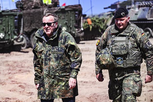 Boris Pistorius (SPD), Bundesminister der Verteidigung besucht Litauen ** NUR FÜR REDAKTIONELLE ZWECKE ** EDITORIAL USE ONLY **<p>Boris Pistorius (SPD), Bundesminister der Verteidigung besucht Litauen und bei einem Truppenbesuch die Bundeswehr-Soldaten der Panzerbrigade 12 beim Gefechtsschießen im Rahmen der Übung Grand Quadriga 24., fotografiert am 22.05.2024 in Pabrade. Deutschland Berlin Berlin Copyright: MaurizioxGambarini