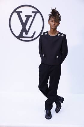 Bilder des Jahres 2024, Entertainment 05 Mai Entertainment Themen der Woche KW21 Entertainment Bilder des Tages Louis Vuitton Fashion Show Photocall - Barcelona Actor Jaden Smith poses at the photocall of the Louis Vuitton fashion show at Park Guell on May 23, 2024, in Barcelona, Catalonia, Spain. The Park Guell in Barcelona hosts today the Louis Vuitton Cruise 2025 collection fashion show, in one of the many actions that the firm has planned in collaboration with the Catalan capital to accompany the 37th America s Cup. The collection has been designed by Nicholas Ghesquiere, and the event will bring together Hollywood personalities and artists, as well as the owner of LVMH, Bernard Arnault, the man with the world s largest fortune. Photo by Kike Rincon Europa Press ABACAPRESS.COM Barcelona Spain Copyright: xEuropaxPress ABACAx