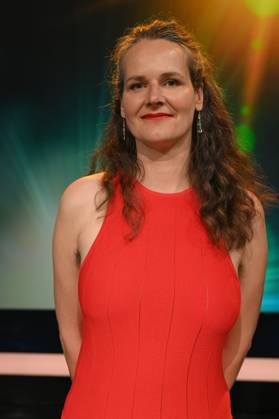 Editorin Anne Jünemann, Preisträgerin Bester Schnitt Fiktion Kino für ihre Arbeit an Behrooz Karamizades Drama Leere Netze bei der Verleihung 34. Deutscher Kamerapreis