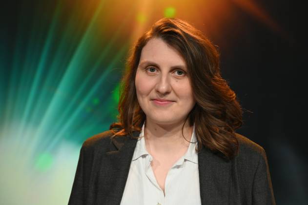 Editorin Yana Höhnerbach, Preisträgerin Bester Schnitt Doku Screen für Drei Frauen – Ein Krieg bei der Verleihung 34. Deutscher Kamerapreis