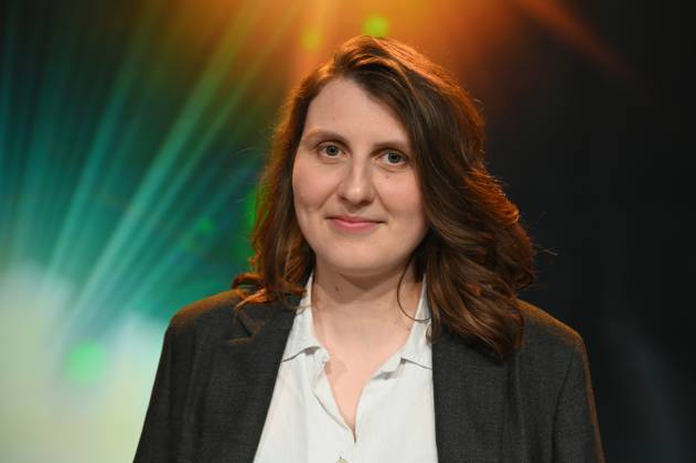 Editorin Yana Höhnerbach, Preisträgerin Bester Schnitt Doku Screen für Drei Frauen – Ein Krieg bei der Verleihung 34. Deutscher Kamerapreis