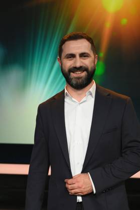 Kameramann Daniel Guliyev, Preisträger für die Bildgestaltung in Orkhan Aghazadehs Dokumentarfilm Die Rückkehr des Filmvorführers bei der Verleihung 34. Deutscher Kamerapreis