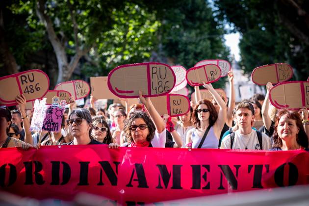 Bilder des Jahres 2024, News 05 Mai News Themen der Woche KW21 May 25, 2024, Rome, Rm, Italy: Non una di meno (Not one less) movement leads the march of hundreds of people to protest against the antiabortion and antifeminism policy of the government Rome Italy - ZUMAg256 20240525_znp_g256_039 Copyright: xMarcoxDixGianvitox