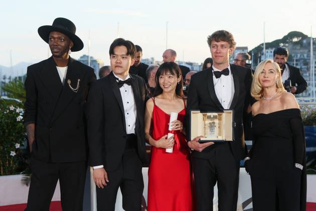 Photocall of the Palmes at the 77th Cannes International Film Festival at the Palais des Festivals in Cannes Baloji, Wei Liang Chiang and You Qiao Yin Special mention of the camÃ ra d?or for Â Mongrel Â Halfdan Ullmann Tondel Un certain regard CamÃ ra d?or for Â Armand Â Emmanuelle BÃ art Photocall of the awards winners of the 77th Cannes International Film Festival at the Palais des Festivals in Cannes On may 25th 2024 Christophe Clovis Bestimage Photocall of the awards winners of the 77th Cannes International Film Festival at the Palais des Festivals in Cannes, France On may 25th 2024 Cannes France  Copyright: xChristophexClovisx xBestimagexChristophexClovisx xBestimagex