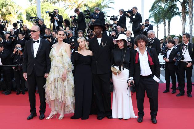 Cannes - Closing Ceremony Arrivals Members of the Camera d Or jury French deputy general manager HR and support TSF cinema Pascal Buron, Belgian director, screenwriter Zoe Wittock, French actress, director, producer and President of the Camera d Or jury Emmanuelle Beart, Congolese and Belgian director, songwriter, artistic director and President of the Camera d Or jury Baloji, French cinema section head ebra, treasurer sfcc Nathalie Chifflet and French director of photography Gilles Porte arrive for the Closing Ceremony of the 77th edition of the Cannes Film Festival in Cannes, southern France, on May 25, 2024. Photo by Shootpix ABACAPRESS.COM Cannes France Copyright: xShootpix ABACAx