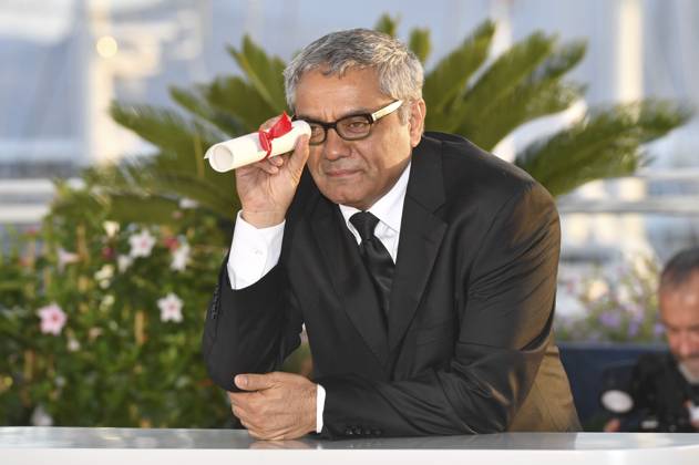 Mohammad Rasoulof mit dem Spezialpreis der Jury für The Seed of the Sacred Fig beim Photocall mit den Preisträgern auf dem Festival de Cannes 2024 77. Internationale Filmfestspiele von Cannes am Palais des Festivals. Cannes, 25.05.2024