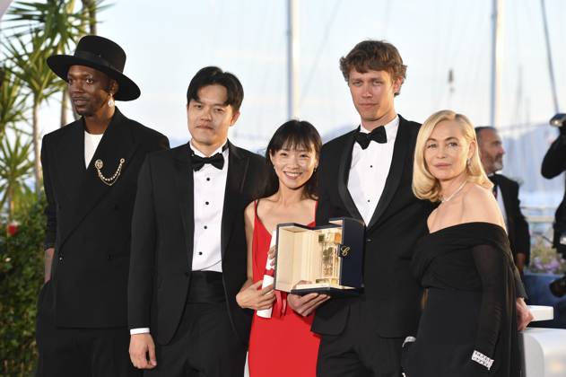 Baloji, Chiang Wei Liang, You Qiao Yin, Halfdan Ullmann Tondel und Emmanuelle Beart beim Photocall mit den Preisträgern auf dem Festival de Cannes 2024 77. Internationale Filmfestspiele von Cannes am Palais des Festivals. Cannes, 25.05.2024