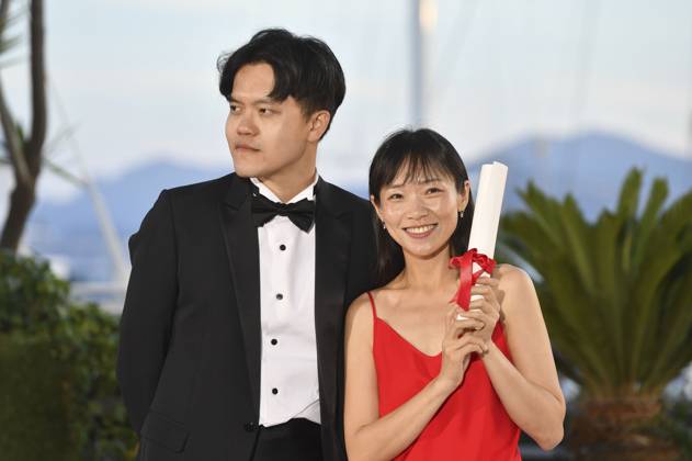 Chiang Wei Liang und You Qiao Yin mit dem Preis der besonderen Erwähnung für Mongrel beim Photocall mit den Preisträgern auf dem Festival de Cannes 2024 77. Internationale Filmfestspiele von Cannes am Palais des Festivals. Cannes, 25.05.2024