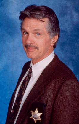 PICKET FENCES, Tom Skerritt, 1992-96. ? 20th Century Fox Film Courtesy: Everett CollectionTSDPIFE FE041 PUBLICATIONXNOTxINxCANxCHNxFRAxITAxJPNxNORxPOLxRUSxESPxUKxUSA Copyright: xx TSDPIFE FE041 TSDPIFE_FE041_H