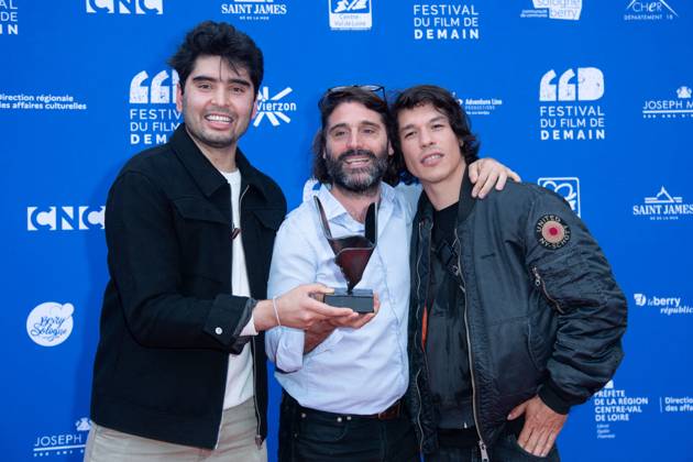 Vierzon Winners Photocall Vincent Cappello posing with his Honorable Mention Award for the movie Nouveau Monde with Sandor Funtek and Rohid Rahimi during the Winners Photocall as part of the Festival du Film de Demain in Vierzon, France on June 02, 2024. Photo by Aurore Marechal ABACAPRESS.COM Vierzon France  Copyright: xMarechalxAurore ABACAx