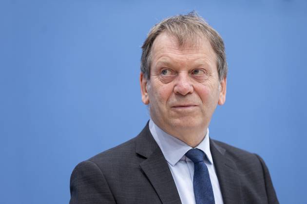Prof. Dr. Hans-Martin Henning, Vorsitzender vom Expertenrat fâˆöºr Klimafragen (ERK), aufgenommen im Rahmen der Pressekonferenz zum Sondergutachten zur Pruefung der Treibhausgas-Projektionsdaten 2024 im Haus der Bundespressekonferenz in Berlin, 03.06.2024. Berlin Deutschland Copyright: xLorenzxHuterxphotothek.dex