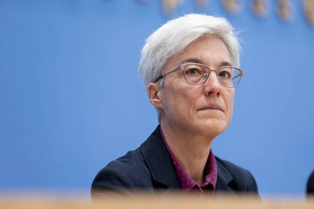 Dr. Brigitte Knopf, Stellv. Vorsitzende vom Expertenrat fâˆöºr Klimafragen, aufgenommen im Rahmen der Pressekonferenz zum Sondergutachten zur Pruefung der Treibhausgas-Projektionsdaten 2024 im Haus der Bundespressekonferenz in Berlin, 03.06.2024. Berlin Deutschland Copyright: xLorenzxHuterxphotothek.dex