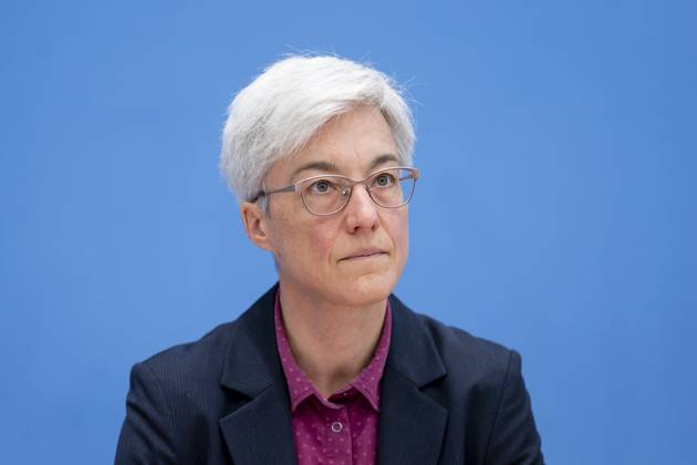 Dr. Brigitte Knopf, Stellv. Vorsitzende vom Expertenrat fâˆöºr Klimafragen, aufgenommen im Rahmen der Pressekonferenz zum Sondergutachten zur Pruefung der Treibhausgas-Projektionsdaten 2024 im Haus der Bundespressekonferenz in Berlin, 03.06.2024. Berlin Deutschland Copyright: xLorenzxHuterxphotothek.dex