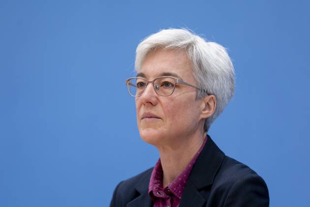 Dr. Brigitte Knopf, Stellv. Vorsitzende vom Expertenrat fâˆöºr Klimafragen, aufgenommen im Rahmen der Pressekonferenz zum Sondergutachten zur Pruefung der Treibhausgas-Projektionsdaten 2024 im Haus der Bundespressekonferenz in Berlin, 03.06.2024. Berlin Deutschland Copyright: xLorenzxHuterxphotothek.dex
