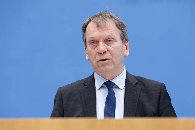 Prof. Dr. Hans-Martin Henning, Vorsitzender vom Expertenrat fâˆöºr Klimafragen (ERK), aufgenommen im Rahmen der Pressekonferenz zum Sondergutachten zur Pruefung der Treibhausgas-Projektionsdaten 2024 im Haus der Bundespressekonferenz in Berlin, 03.06.2024. Berlin Deutschland Copyright: xLorenzxHuterxphotothek.dex